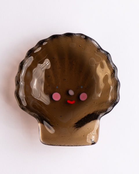 Lawn Bowls - Happy Clam Glass Plate - Brown
