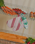 Tarta Gelatina - Ruffled Oven Mitt - Burgundy / Pink